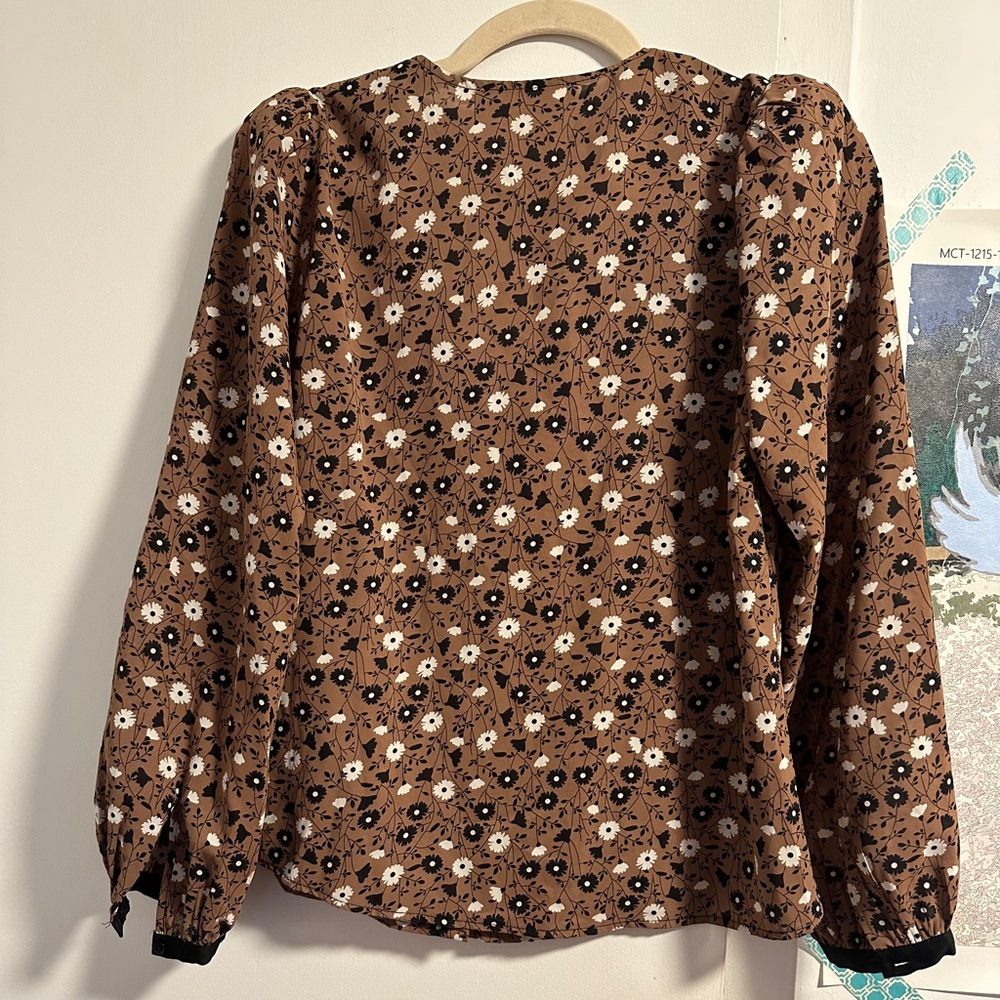 ASTR Lula Floral Contrast Collar Top - Picture 3 of 5